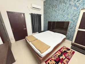 Standard Double Room, City View | Free WiFi, bed sheets