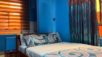 Rom – comfort, balkong | Skrivebord og skrivebord for bærbar PC