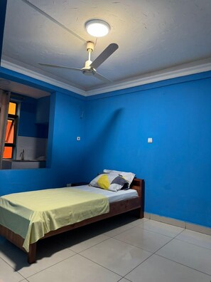 Standardzimmer, Balkon, Bergblick | Schreibtisch, laptopgeeigneter Arbeitsplatz