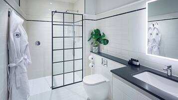 Executive Room, 1 King Bed | Bathroom | Designer toiletries, hair dryer, bathrobes, slippers