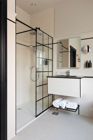 Double Room, City View | Bathroom | Designer toiletries, hair dryer, bathrobes, slippers - The Bedford Hotel Belfast (Belfast)