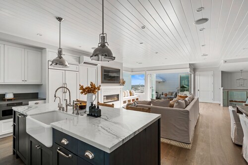 Manhattan Beach Luxury 4Bed | Walk to Pier | Sauna