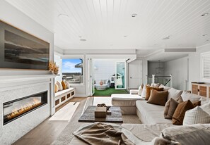 TV, offices - Manhattan Beach Luxury 4Bed | Walk to Pier | Sauna (Manhattan Beach)