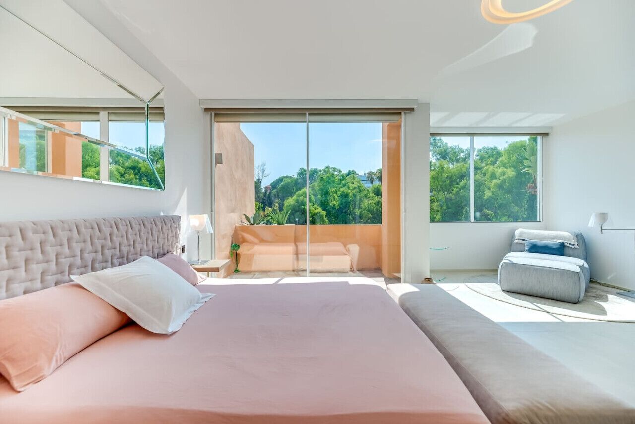 Desk, iron/ironing board, travel crib, WiFi