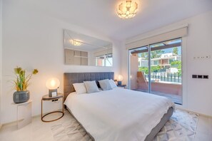 5 bedrooms, desk, iron/ironing board, travel cot