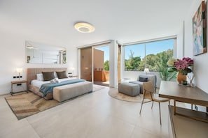 5 Schlafzimmer, Schreibtisch, Bügeleisen/Bügelbrett, Reisekinderbett