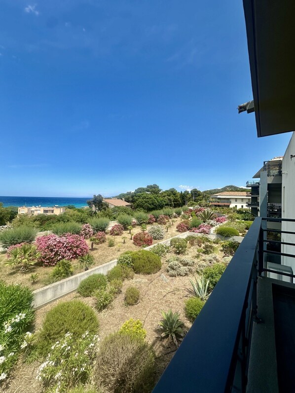 Property grounds - Apartment with sea view and access (L'Île-Rousse)