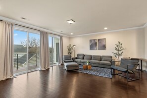 Townhome | Living area | 32-inch Smart TV with cable channels - Luxe 3BR Townhouse in Camp North End (Charlotte)