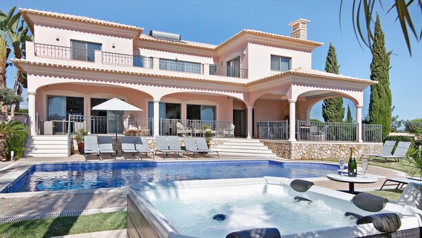 A two-story house with a swimming pool, hot tub, and outdoor seating area. - Sunshine Villa in Vilamoura (Vilamoura)