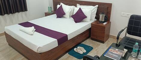 Free WiFi, bed sheets