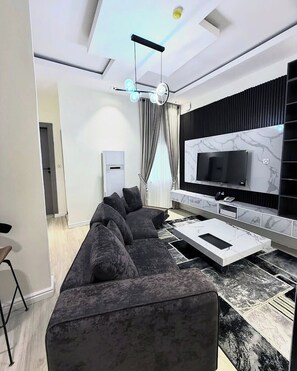 Deluxe Apartment, Balcony, City View | Living area