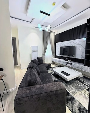 Deluxe Apartment, Balcony, City View | Living area