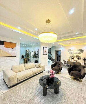 Deluxe Apartment, Balcony, City View | Living area