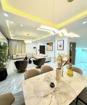 Deluxe Apartment, Balcony, City View | Dining room