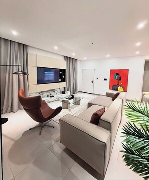 Deluxe Apartment, Balcony, City View | Living area