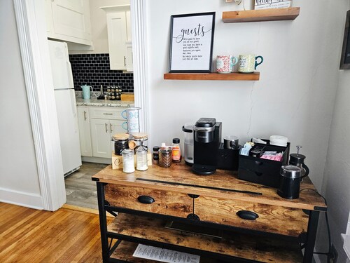 Cozy hideaway on Mason Row Main St. New Albany 10 minutes to downtown Louisville