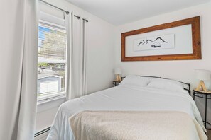 2 bedrooms, iron/ironing board, travel cot, free WiFi