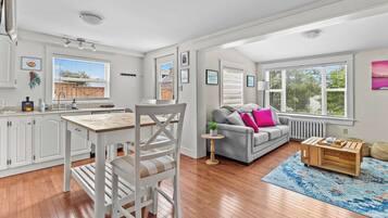 TV, fireplace, offices