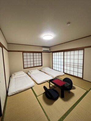 2 bedrooms, iron/ironing board, free WiFi, bed sheets - Camellia House, Tokyo, Zoshigaya, walkable to Ikebukuro station & Sunshine City (豊島区雑司が谷)