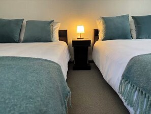 2 chambres, fer et planche à repasser, accès au Wi-Fi (inclus)