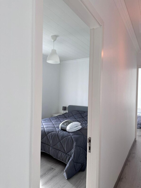 3 soverom, strykejern/-brett, wi-fi og sengetøy