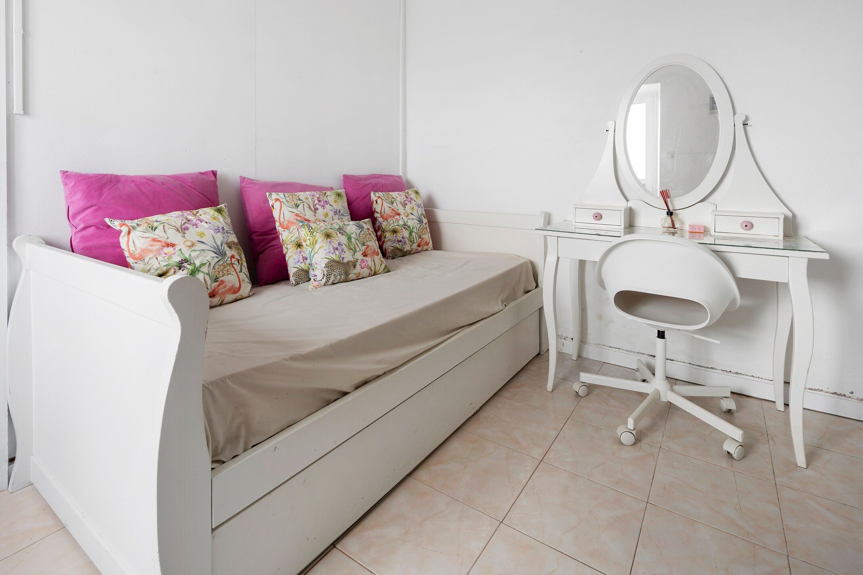 3 slaapkamers, een strijkplank/strijkijzer, wifi, beddengoed