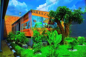 المنشأة من الخارج