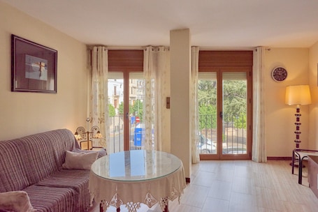 Télévision. Appartement 'Luque Un Pueblo Con Encanto' avec Balcon, Wi-Fi et Climatisation