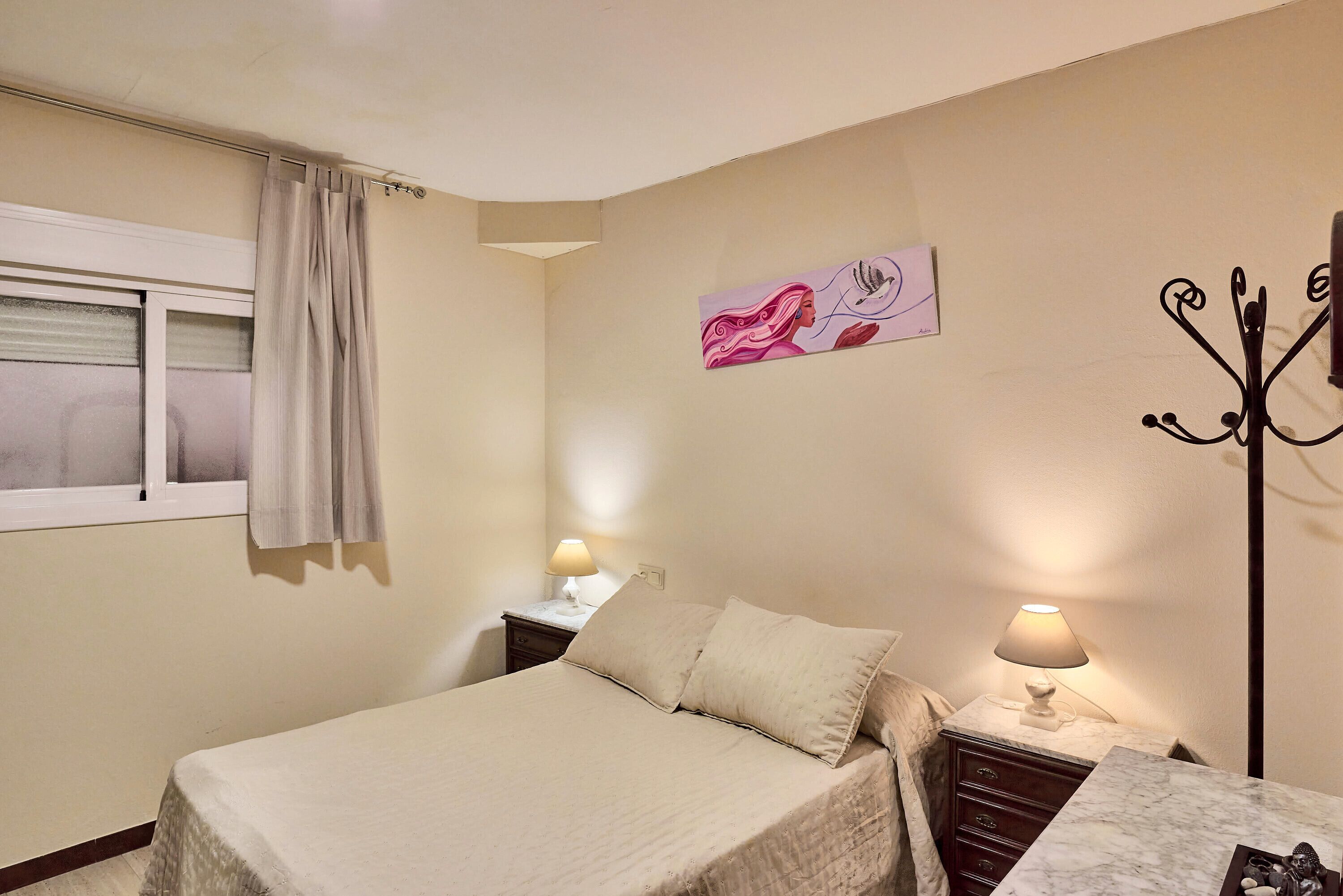 3 chambres, fer et planche à repasser, Wi-Fi, draps fournis