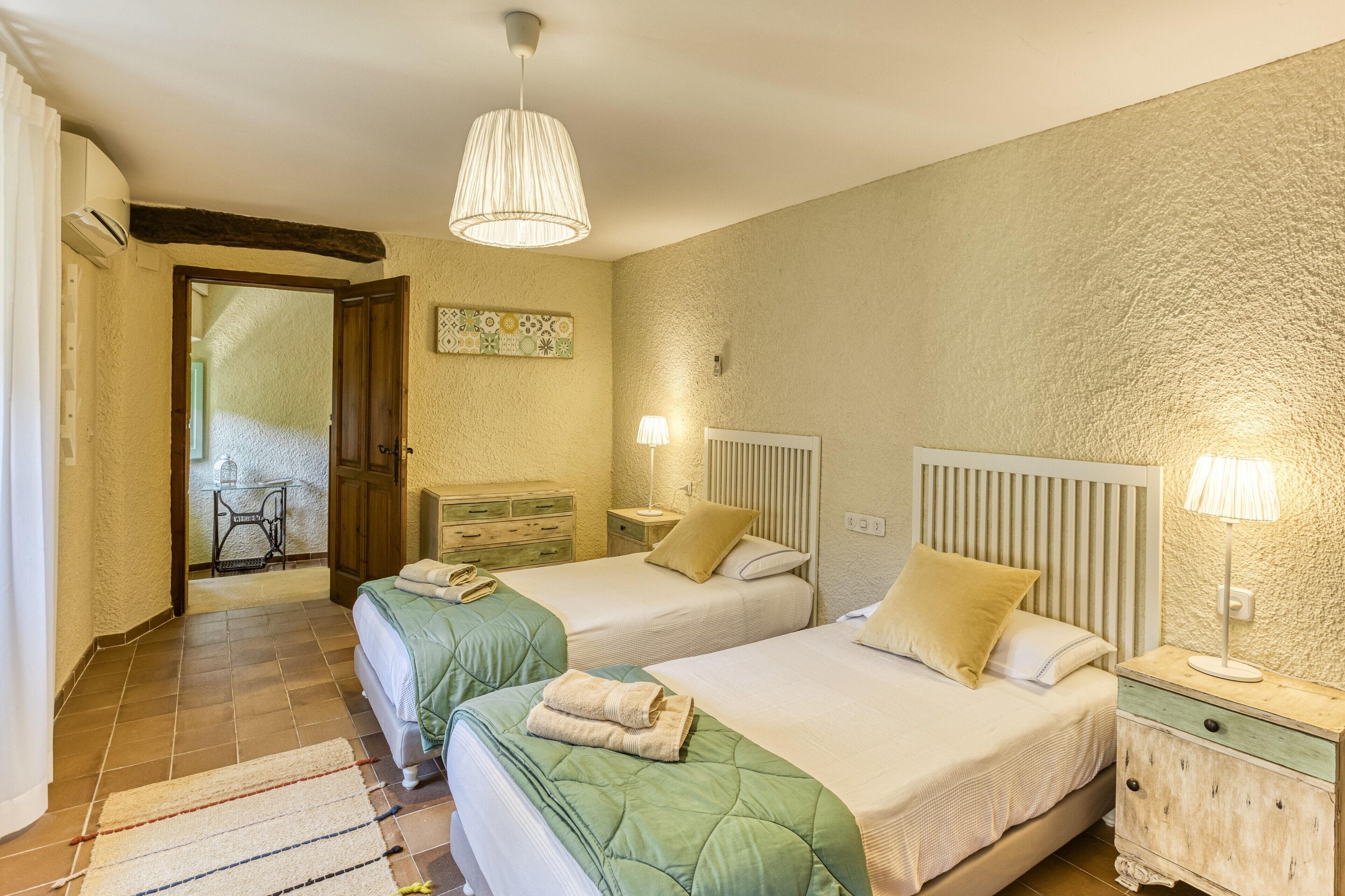 3 slaapkamers, een strijkplank/strijkijzer, wifi, beddengoed