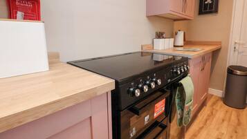 Dishwasher, cookware/dishes/utensils