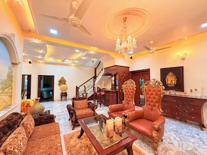 Lobby - Royal Palms 8BHK Luxury Spacez Villa Surrounded by Lush Green Gardens (Mumbai)