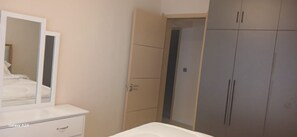 3 makuuhuonetta, silitysrauta/-lauta, internet, vuodevaatteet