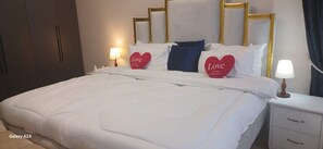 3 makuuhuonetta, silitysrauta/-lauta, internet, vuodevaatteet