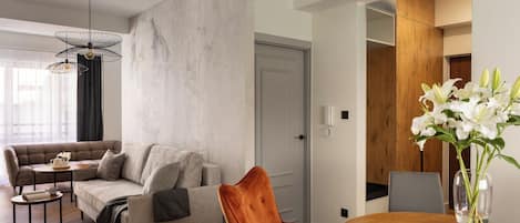 Design Apartment | Hypo-allergenic bedding, individually decorated, individually furnished