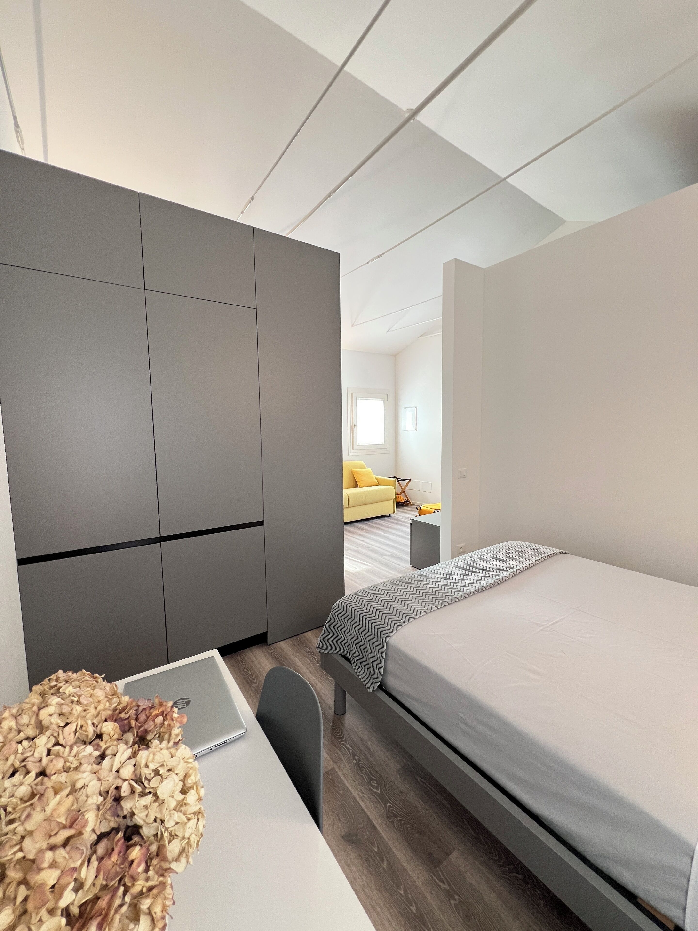 1 camera, Wi-Fi, lenzuola