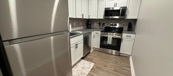 Central to Zoo and Baxter Arena, Pet Friendly