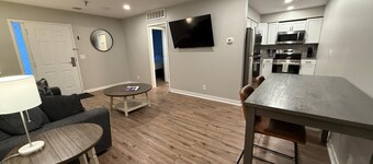 Central to Zoo and Baxter Arena, Pet Friendly