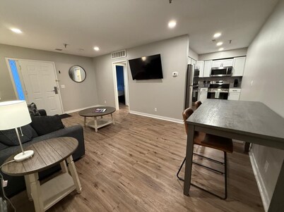 Central to Zoo and Baxter Arena, Pet Friendly