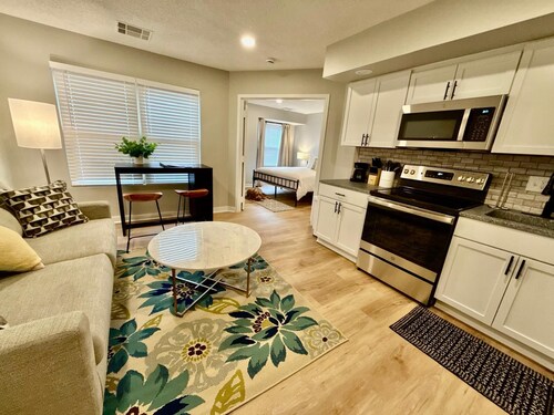 Aksarben Bliss, Quick I-80 Access, Free Parking