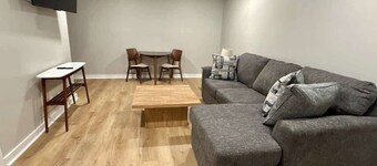 Modern Studio Steps from Aksarben Dining & I-80