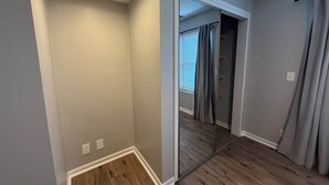 Interior - Modern Studio Steps from Aksarben Dining & I-80 (Omaha)