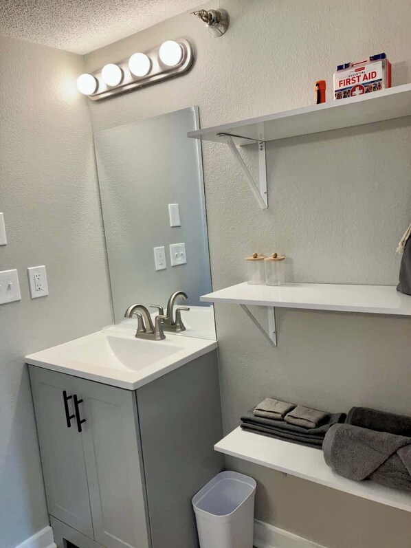 Start fresh daily in your straightforward, well-stocked bath. - Modern Studio Steps from Aksarben Dining & I-80 (Omaha)