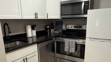 Micro-ondes, four, plaque de cuisson, lave-vaisselle