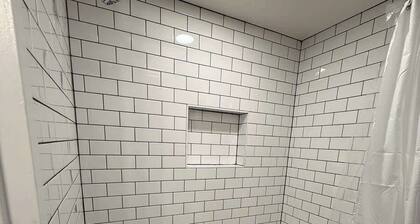 Central Apartment w/ Free Parking & Fast WiFi