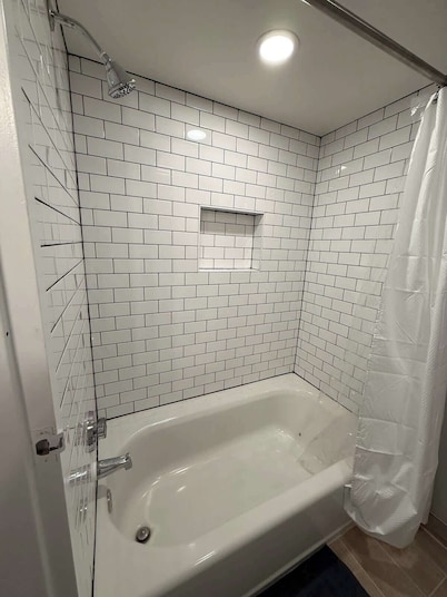 Central Apartment w/ Free Parking & Fast WiFi