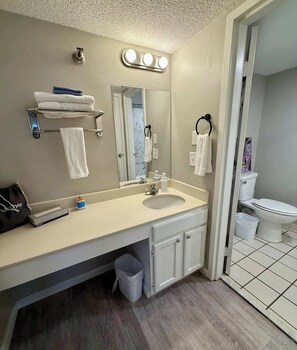 Suihku, hiustenkuivaaja