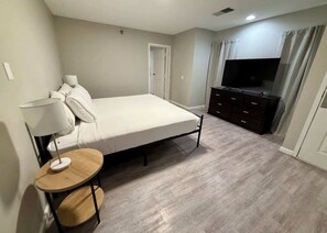 2 多间卧室、熨斗/熨衣板、WiFi、床单