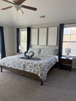 4 室のベッドルーム、アイロン / アイロン台、WiFi、ベッドシーツ