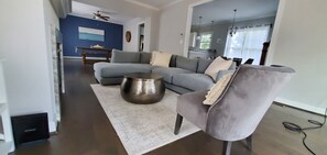 スマートテレビ、暖炉、テレビゲーム